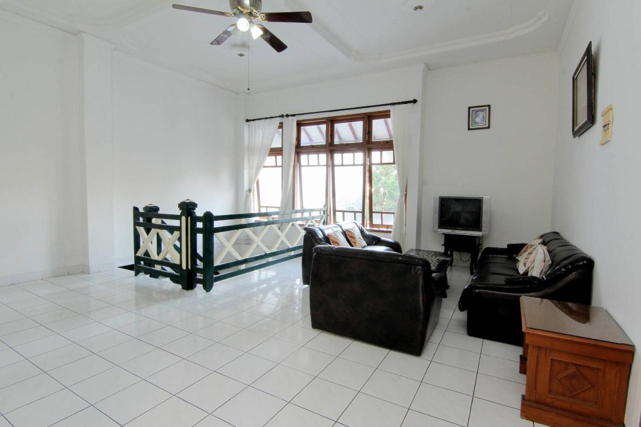 Hotel Fevytra Syariah Yogyakarta Exterior foto